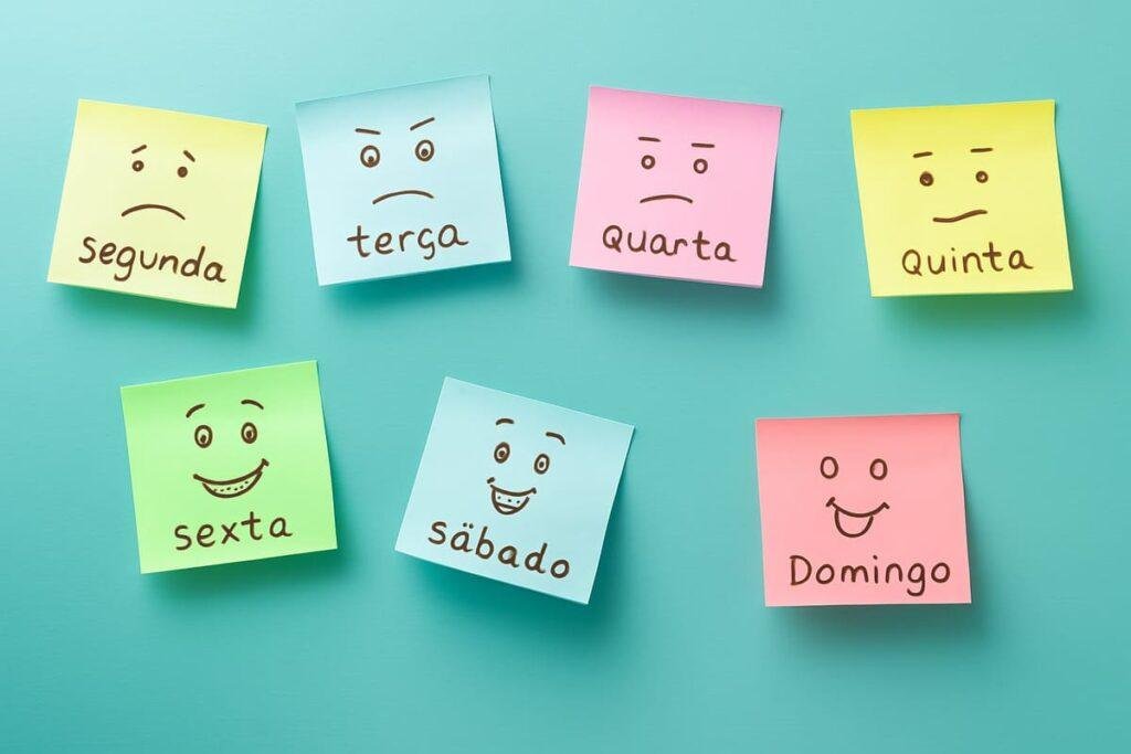 Post its com dias da semana e uma carinha representando cada um.